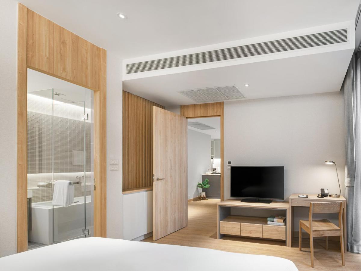 Oakwood Suites Банкок Екстериор снимка Deluxe Room