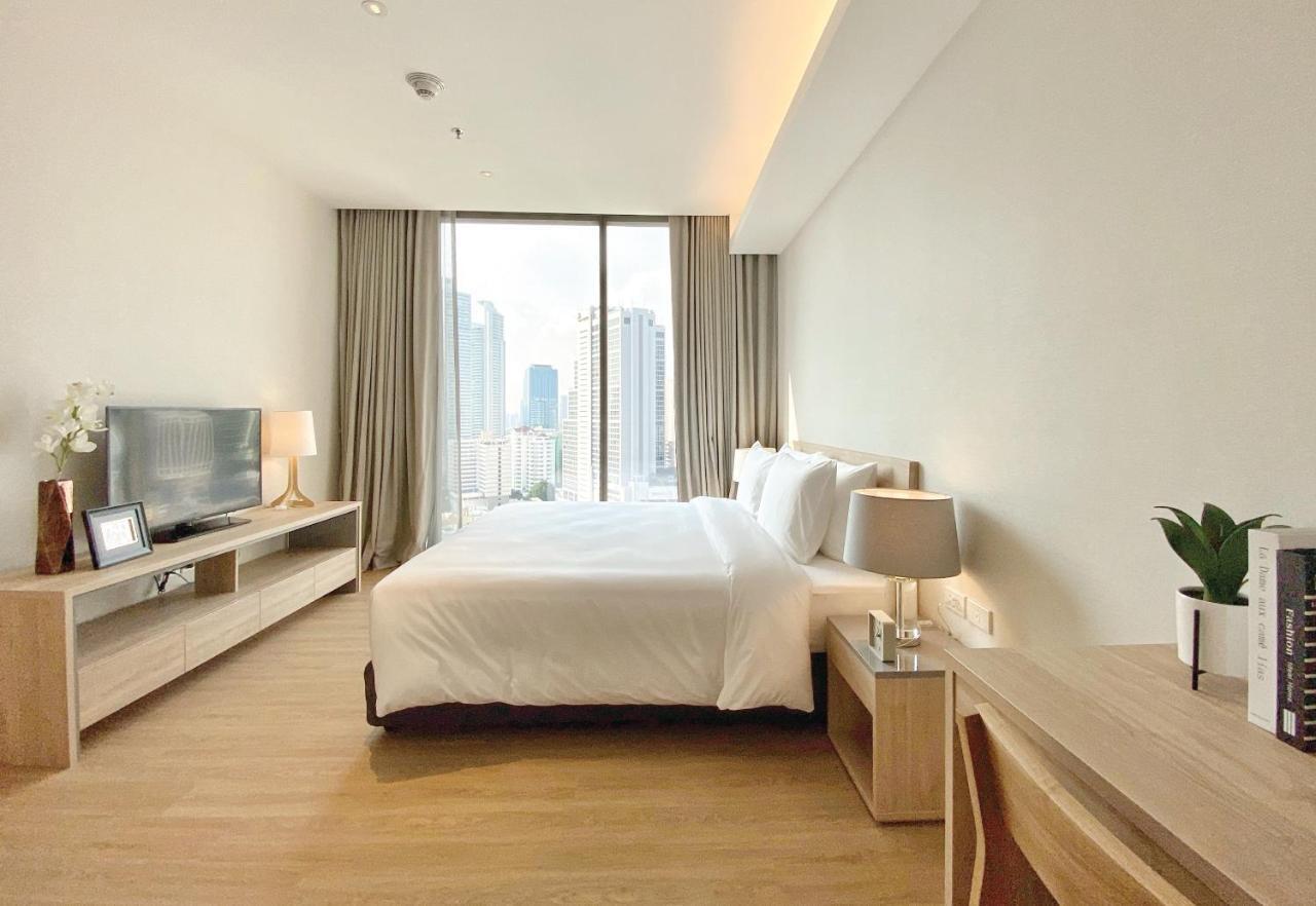 Oakwood Suites Банкок Екстериор снимка A bedroom at the hotel