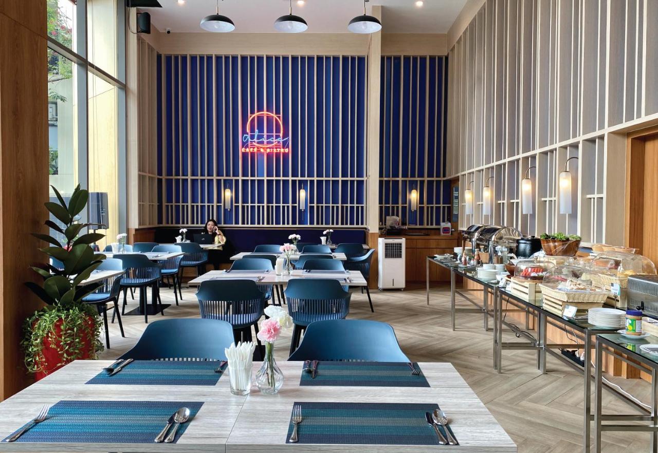Oakwood Suites Банкок Екстериор снимка The restaurant